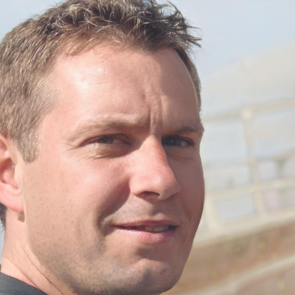 Portrait de Marc Dubois, conseiller financier senior